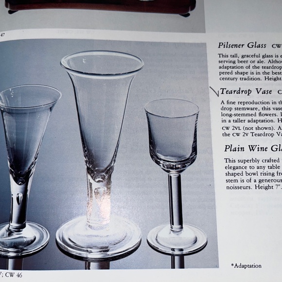 Colonial Williamsburg Restoration, Teardrop Vase CW 2V, Hand Blown Glass - Picture 10 of 10